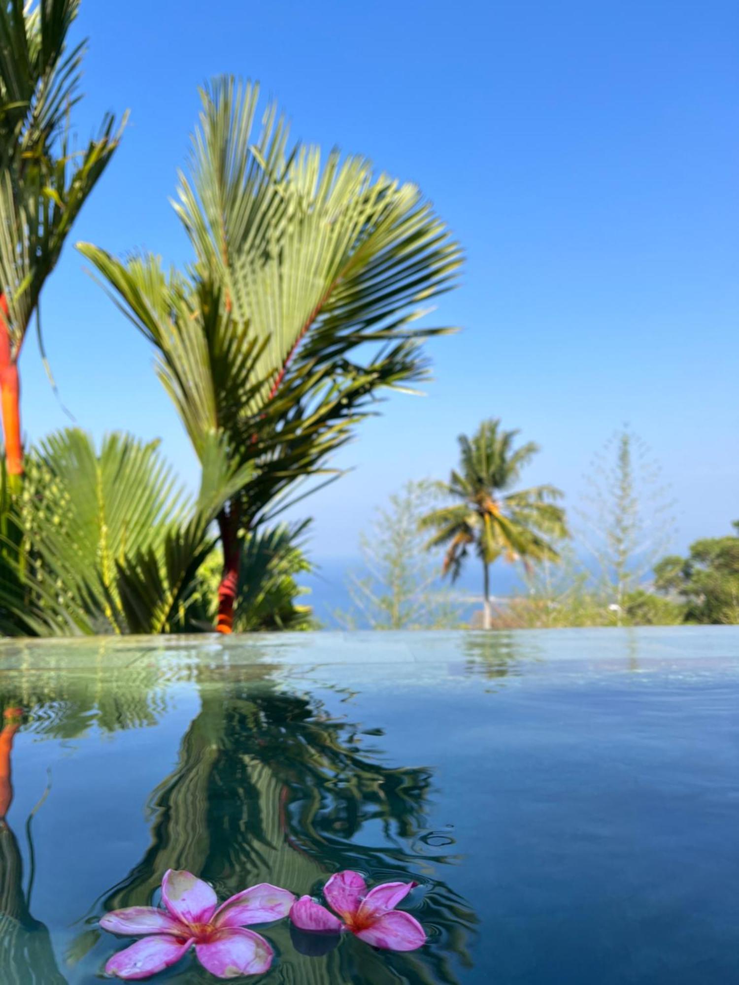 Hotel The Puncak Lombok à Senggigi Extérieur photo