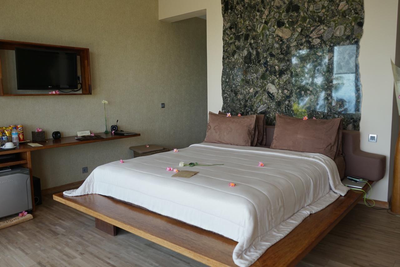 Hotel The Puncak Lombok à Senggigi Extérieur photo