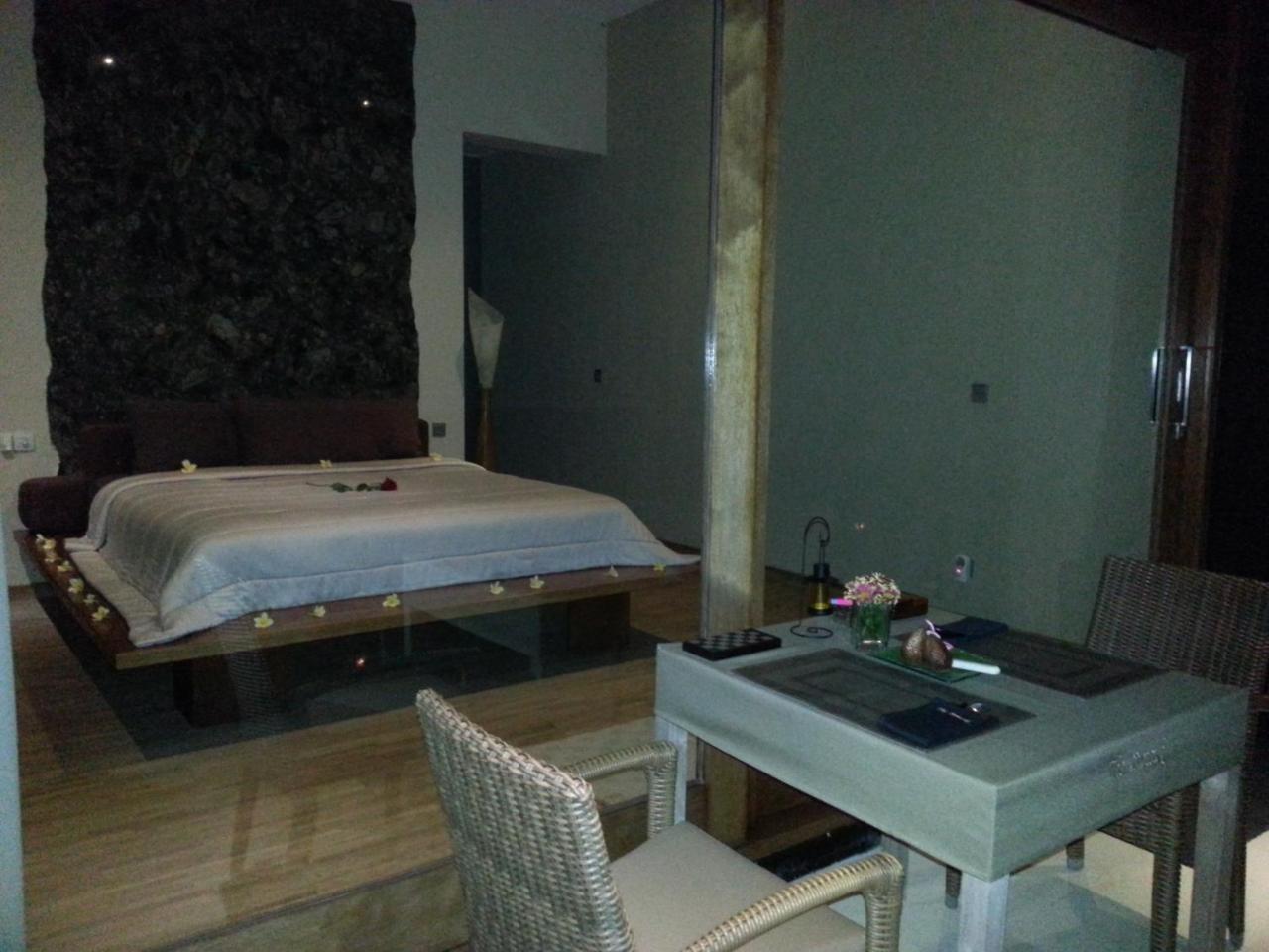 Hotel The Puncak Lombok à Senggigi Extérieur photo